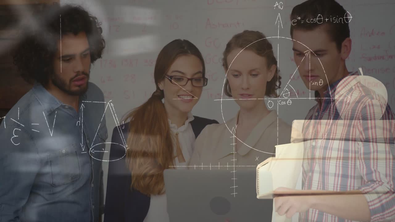 animación de ecuaciones matemáticas sobre diversos colegas discutiendo en una computadora portátil en la oficina.