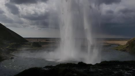 Islandia-Cascada-Seljalandsfoss-Drone-Aéreo-En-Cámara-Lenta-10.mp4