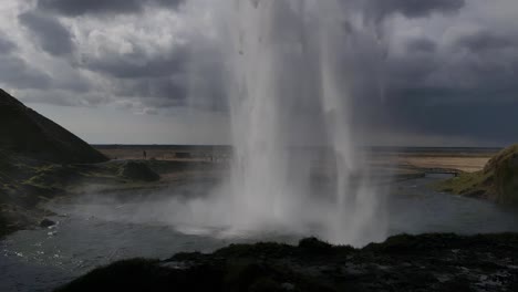 islandia cascada seljalandsfoss drone aéreo en cámara lenta 10.mp4