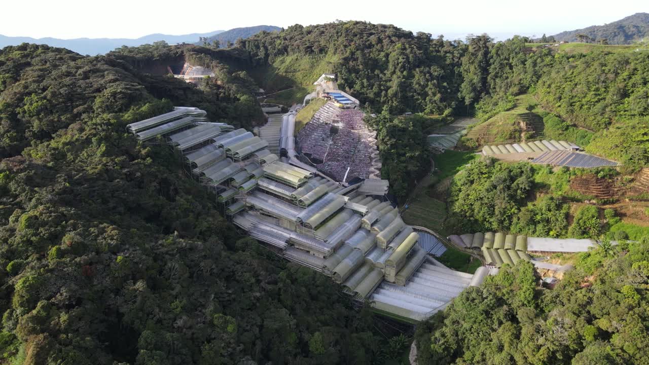 vista general del paisaje del distrito de brinchang dentro del área de cameron highlands de malasia