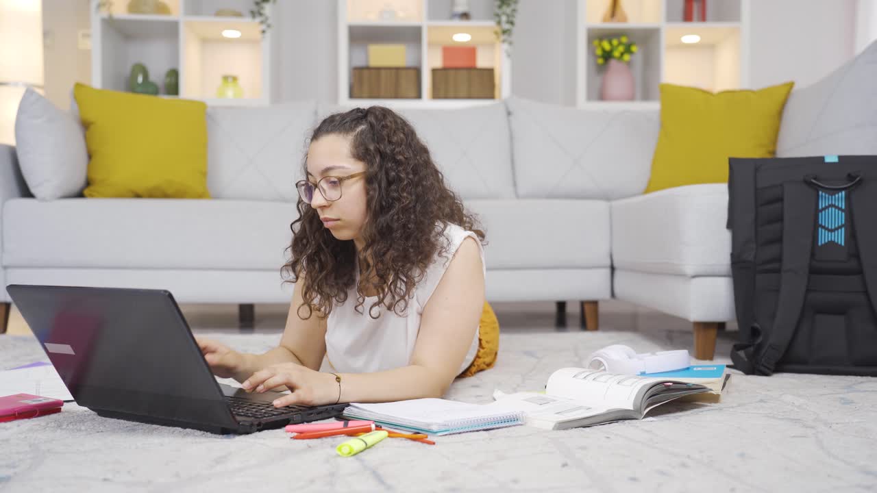 estudiante con concentración.