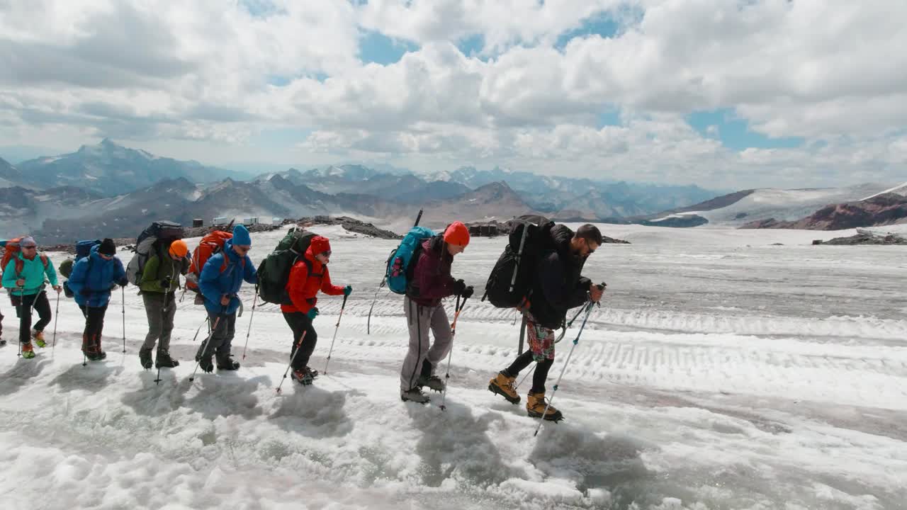 빙하 위 의 산책자 들