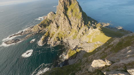 Incredible-FPV-drone-reveal-of-Måtinden-Mountain-range-in-Andøya,-Vestarelen-Islands,-Norway