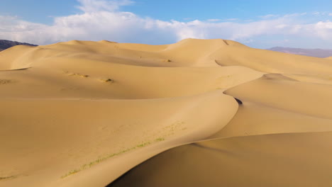Flying-Over-Sand-Dunes-In-Gobi-Desert,-Mongolia---Drone-Shot