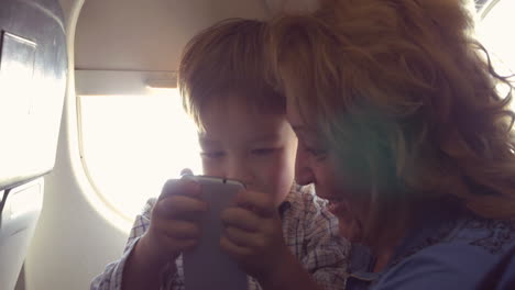 they have good time with smart phone in plane