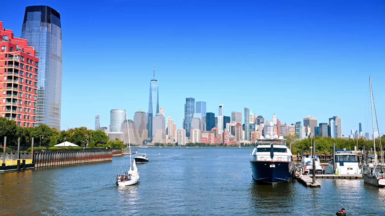 Bay of Jersey City, USA with some boats moving by. Skyline of beautiful Manhattan at backdrop