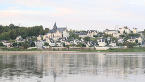 El-Pueblo-De-Candes-Saint-Martin-En-El-Río-Loira-En-El-Centro-De-Francia