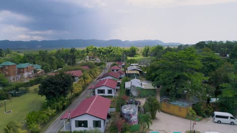 vista aérea de un balneario tropical y