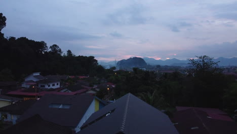 Häuser-In-Rompin-Pahang-Malaysia-Mit-Sonnenaufgang-Im-Hintergrund