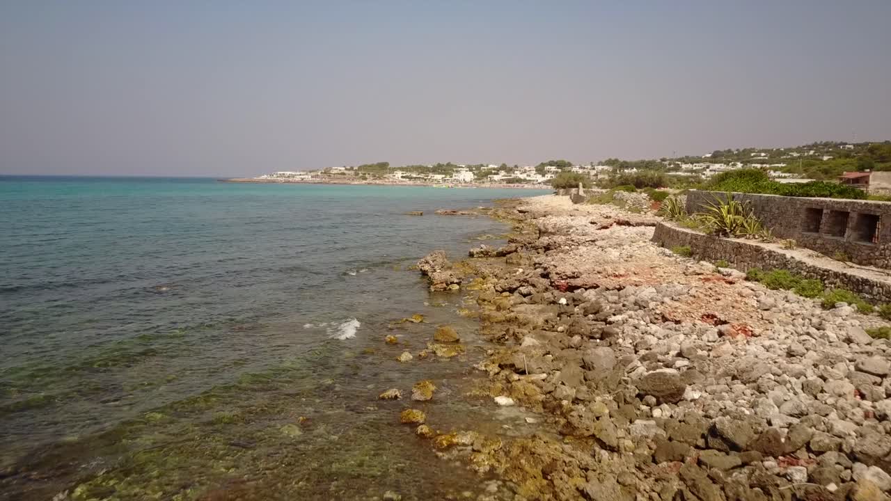 drone vista de la costa mediterránea en verano