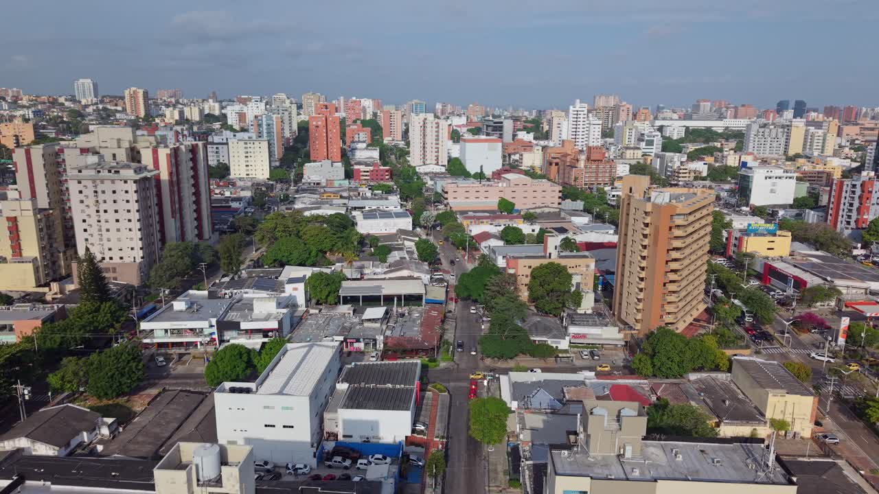 Luftfoto af Barranquilla, Colombia, pulserende by, kulturel blanding.