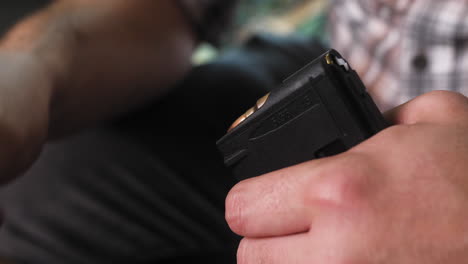 ar 15 balas cargadas en un cargador