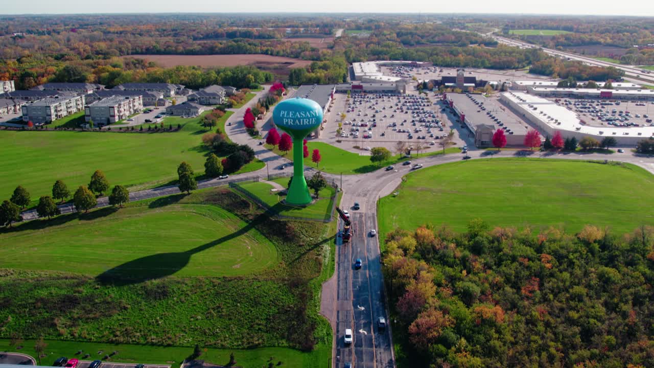 коммунальный грузовик закончил мыть резервуар с водой, энергией и давлением в плезант-прейри, висконсин, сша