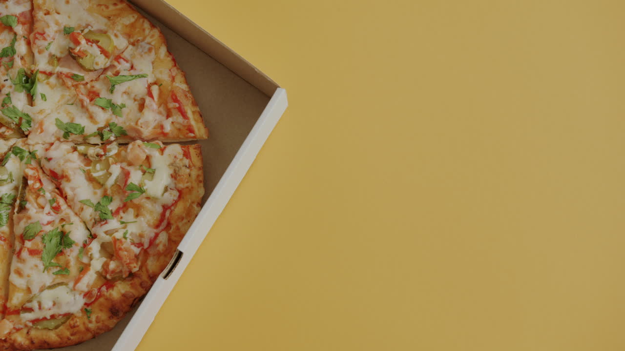 상자에 담긴 피자