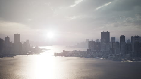 Skyline-Luftaufnahme-Bei-Sonnenuntergang-Mit-Wolkenkratzern