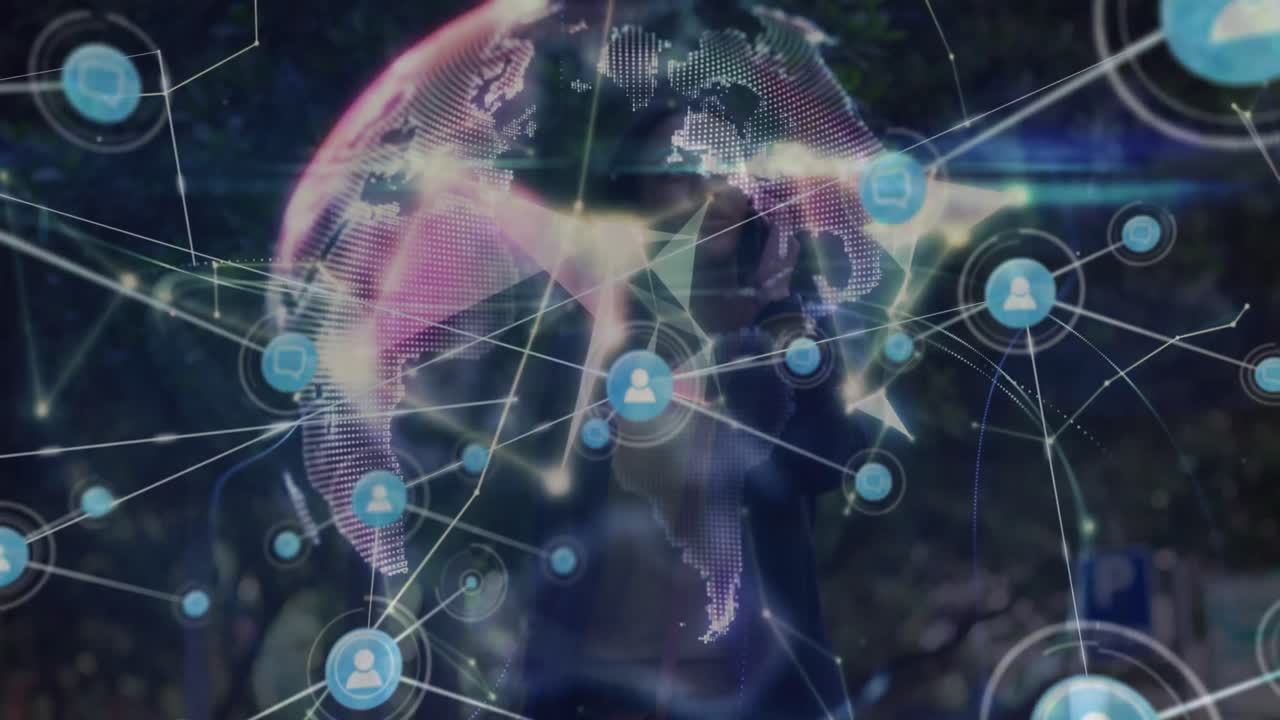 animación de una red de conexiones sobre una mujer de negocios afroamericana hablando por teléfono inteligente