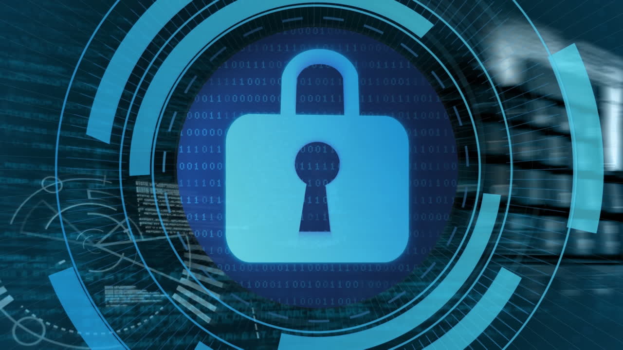 animación de un candado digital sobre el procesamiento de datos y las manos de un hombre caucásico escribiendo en una computadora portátil