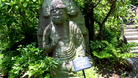 todavía vista general estatua de buda de piedra