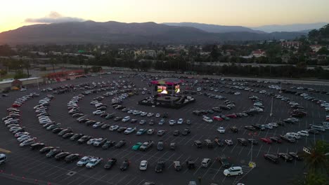 La-Unidad-En-El-Cine-Se-Revive-Durante-El-Brote-Pandémico-De-Coronavirus-Covid-19-14