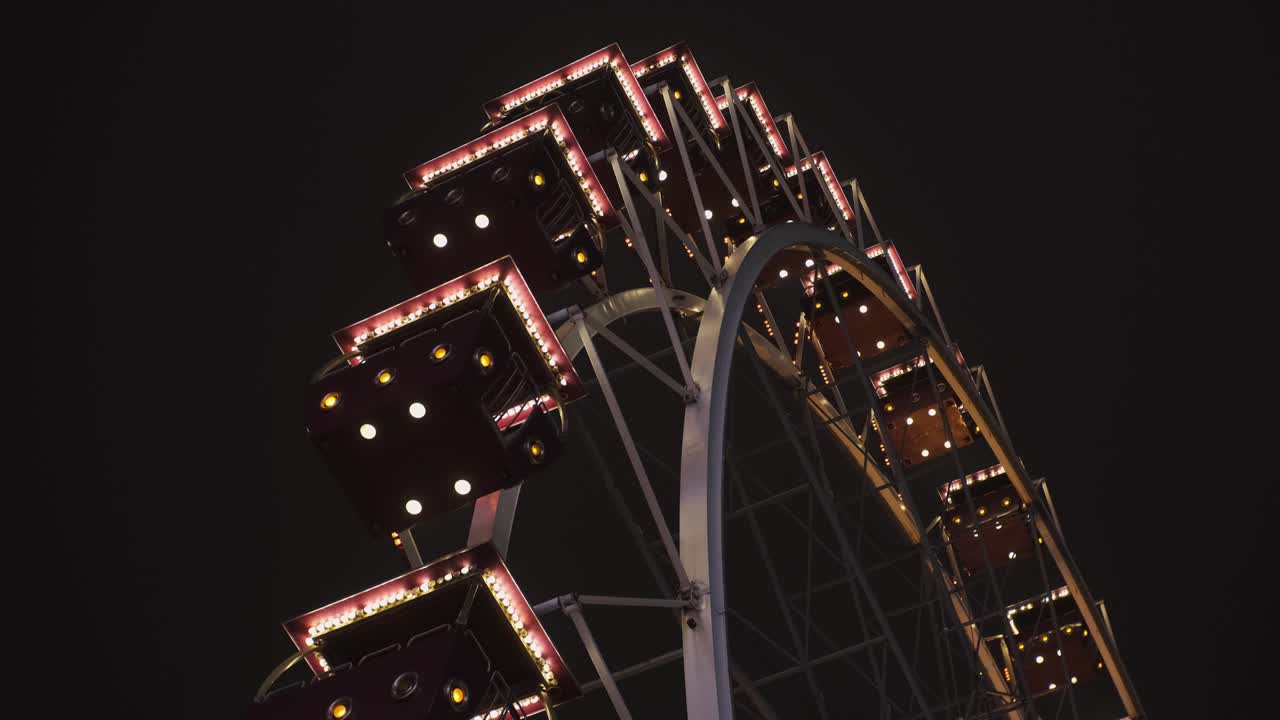 una rueda de ferris brillante girando girando por la noche en un parque de atracciones