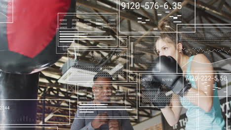 animación de procesamiento de datos digitales sobre una mujer biracial boxeando con un instructor masculino