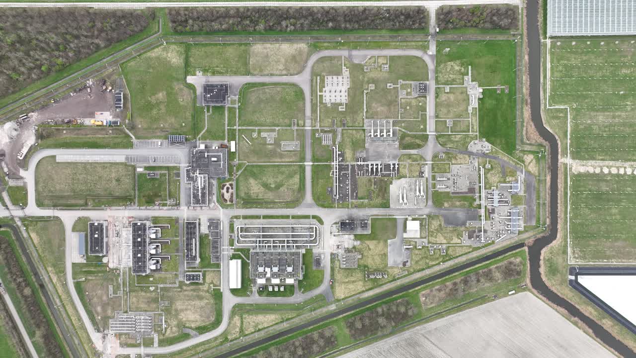 네덜란드 미덴메어에 있는 대규모 가스 운송 및 저장 시설의 드론에서 찍은 사진