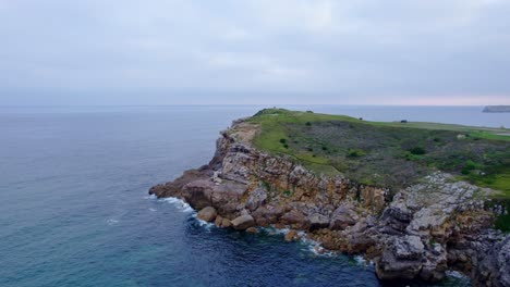 drone-clip-by-the-cliff-next-to-the-ocean