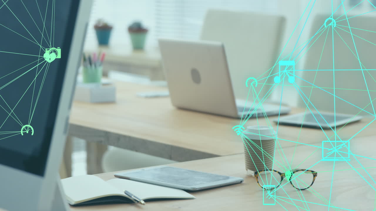 사무실 책상 에 있는 장비 에 대항 하여 회전 하는 디지털 아이콘 의 두 개의 세계 의 애니메이션