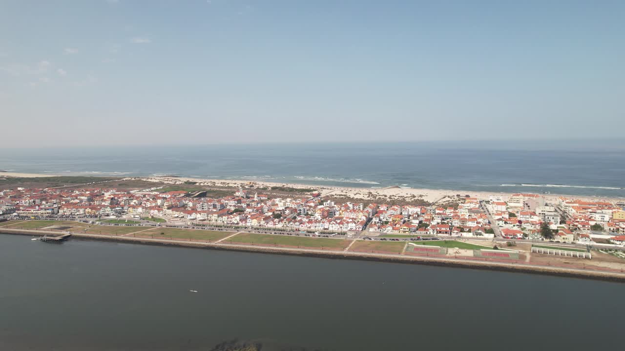 la playa de costa nova, aveiro, portugal