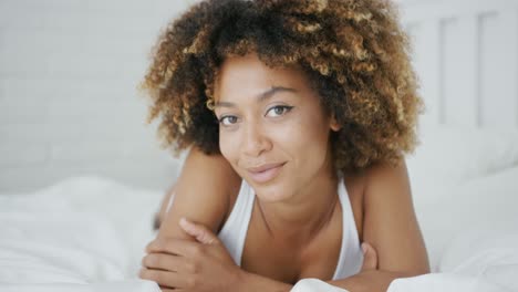 Wonderful-young-woman-posing-on-bed