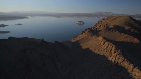 Vista-Aérea-Del-Lago-Mead-Cerca-De-La-Presa-Hoover