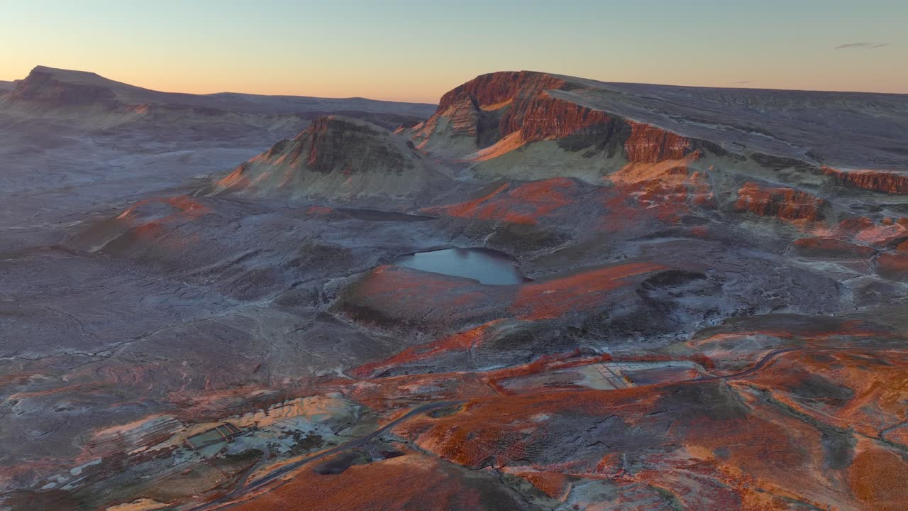 volando hacia bioda buidhe, loch leum nu luirginn y loch cleat al amanecer en invierno