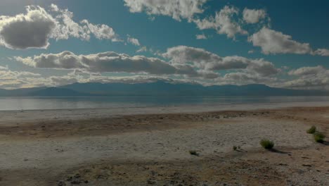 Aerial-shot-of-the-Salton-Sea-and-some-of-its-nature-and-birds,-in-Southern-California