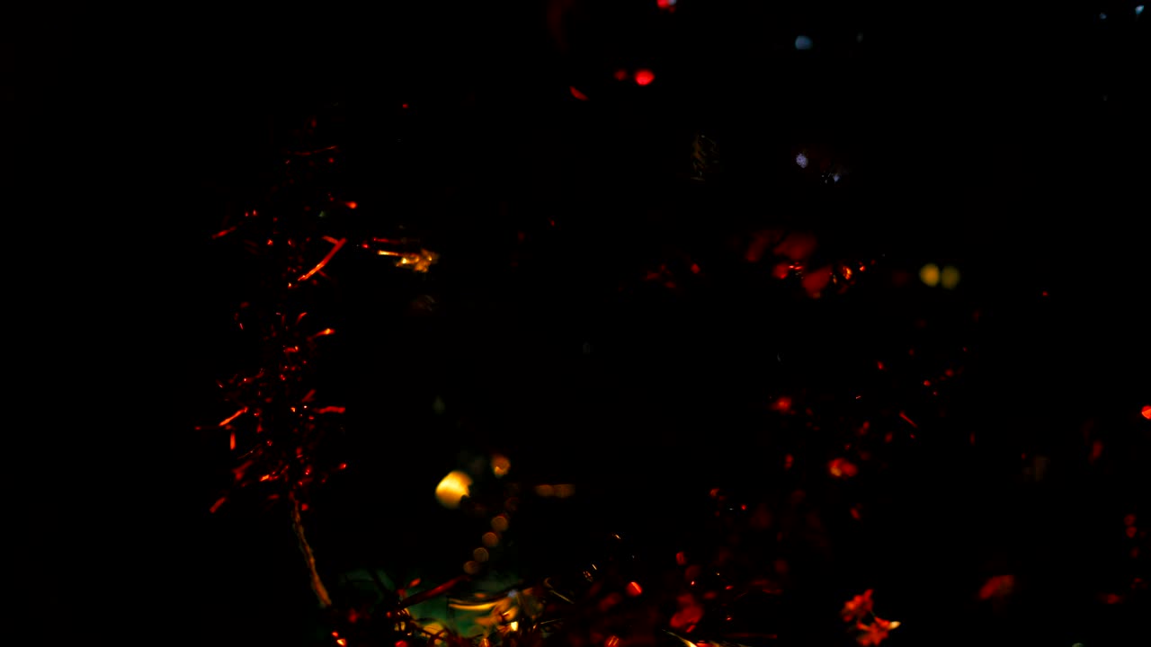 árbol de navidad y luces de navidad, feliz navidad y felices fiestas, árbol de navidad decorado