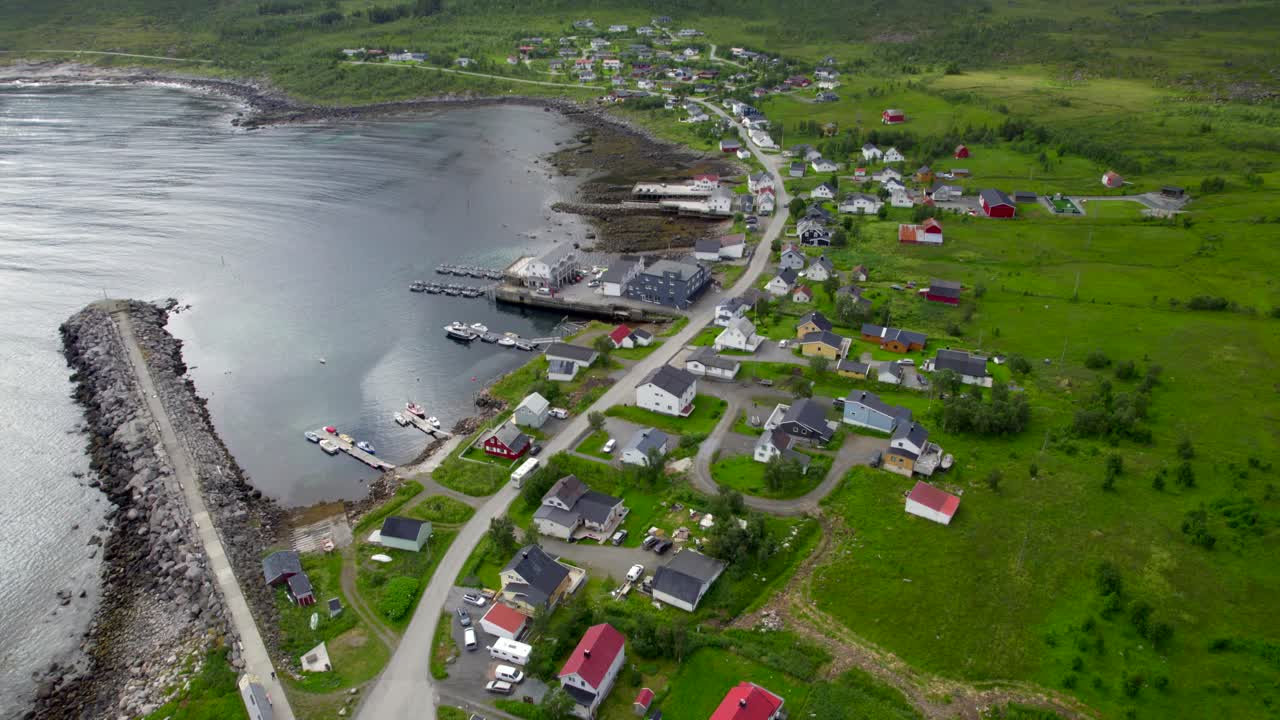 воздушный снимок mefjordvaer летом, в облачный день