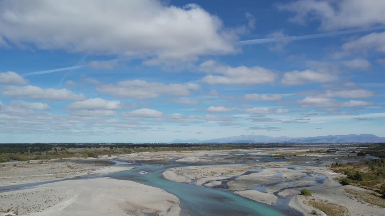 ascenso aéreo por encima de vastos