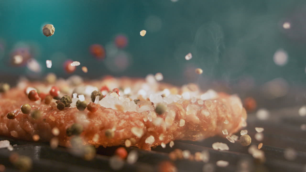 그릴 에 생 버거 패티 를 향신료 로 넣는 것