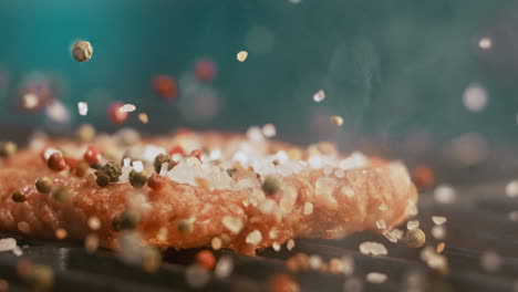 sazonando una hamburguesa cruda en una parrilla