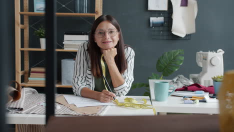 diseñador de moda en el trabajo