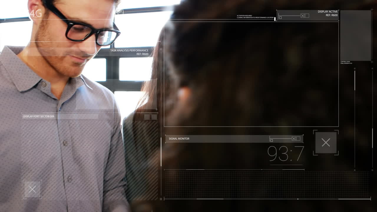 animación del procesamiento de datos financieros sobre diversas personas de negocios