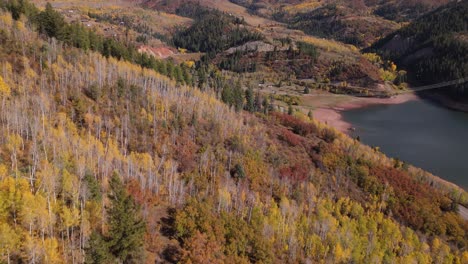 Rising-drone-shot-revealing-Aspen-mountain-and-lakeside-during-autumn