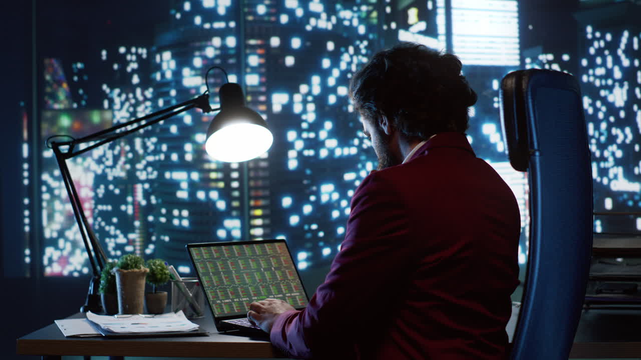 Financial analysts examines stock market conditions