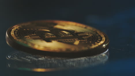 primo piano della moneta bitcoin