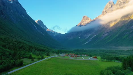 Imágenes-Aéreas-Hermosa-Naturaleza-Noruega.