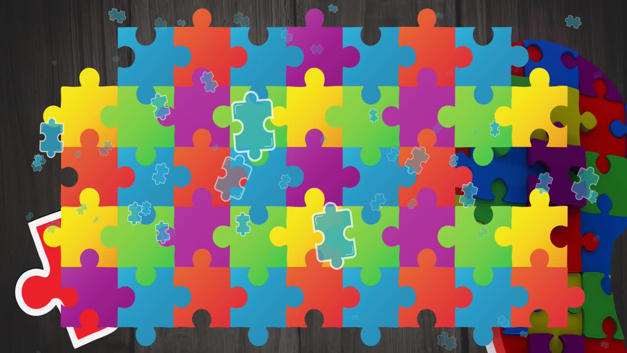 Animazioni di pezzi di puzzle colorati su sfondo di legno nero.