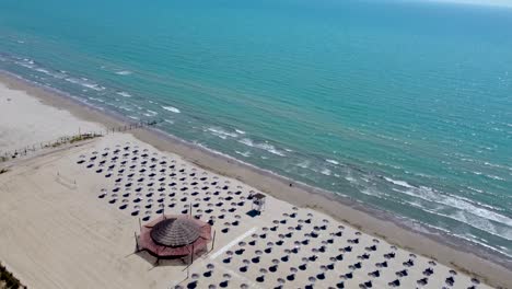 Strand-In-Durres,-Albanien-Per-Drohne