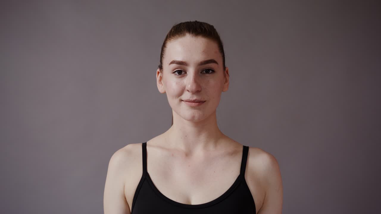 Retrato de una mujer joven sonriendo