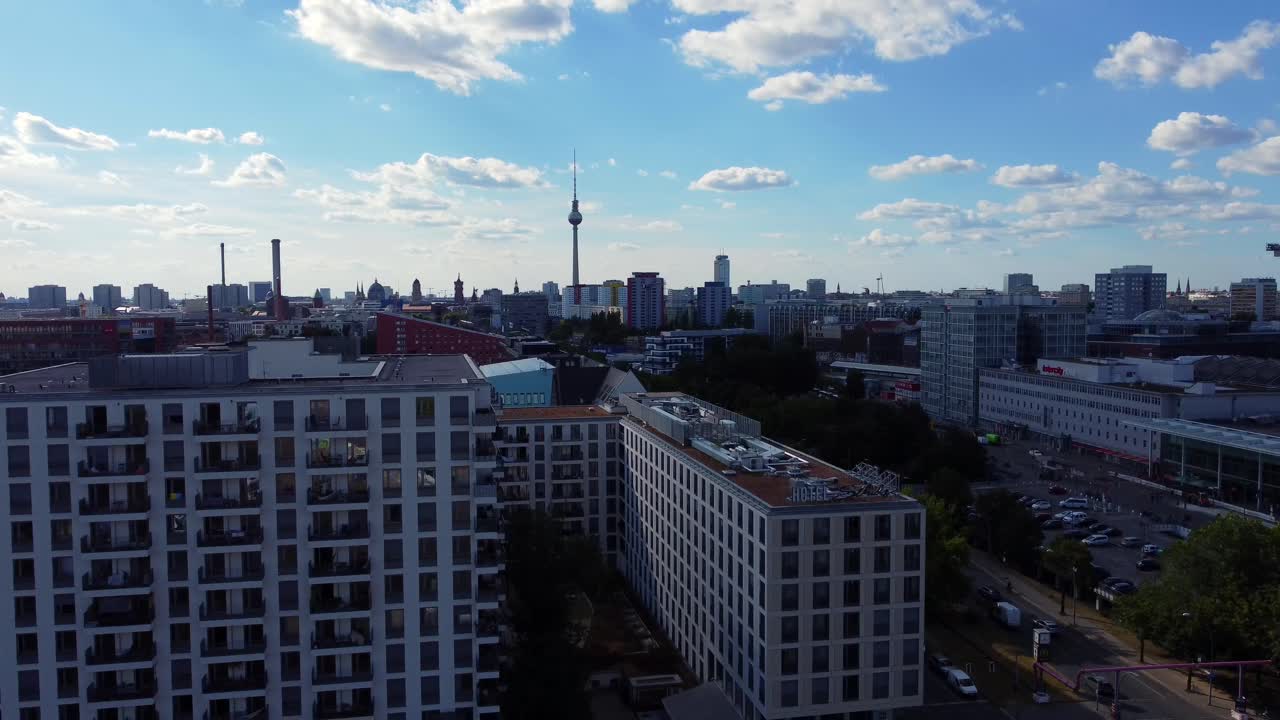 apartamento de lujo directamente en el río spree