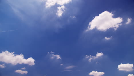 Schöner-Blauer-Himmel-Mit-Wolkenhintergrund,-Blauer-Himmel-Mit-Wolken-Und-Sonne