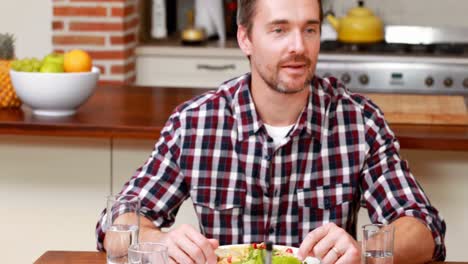 Großfamilie-Beim-Abendessen